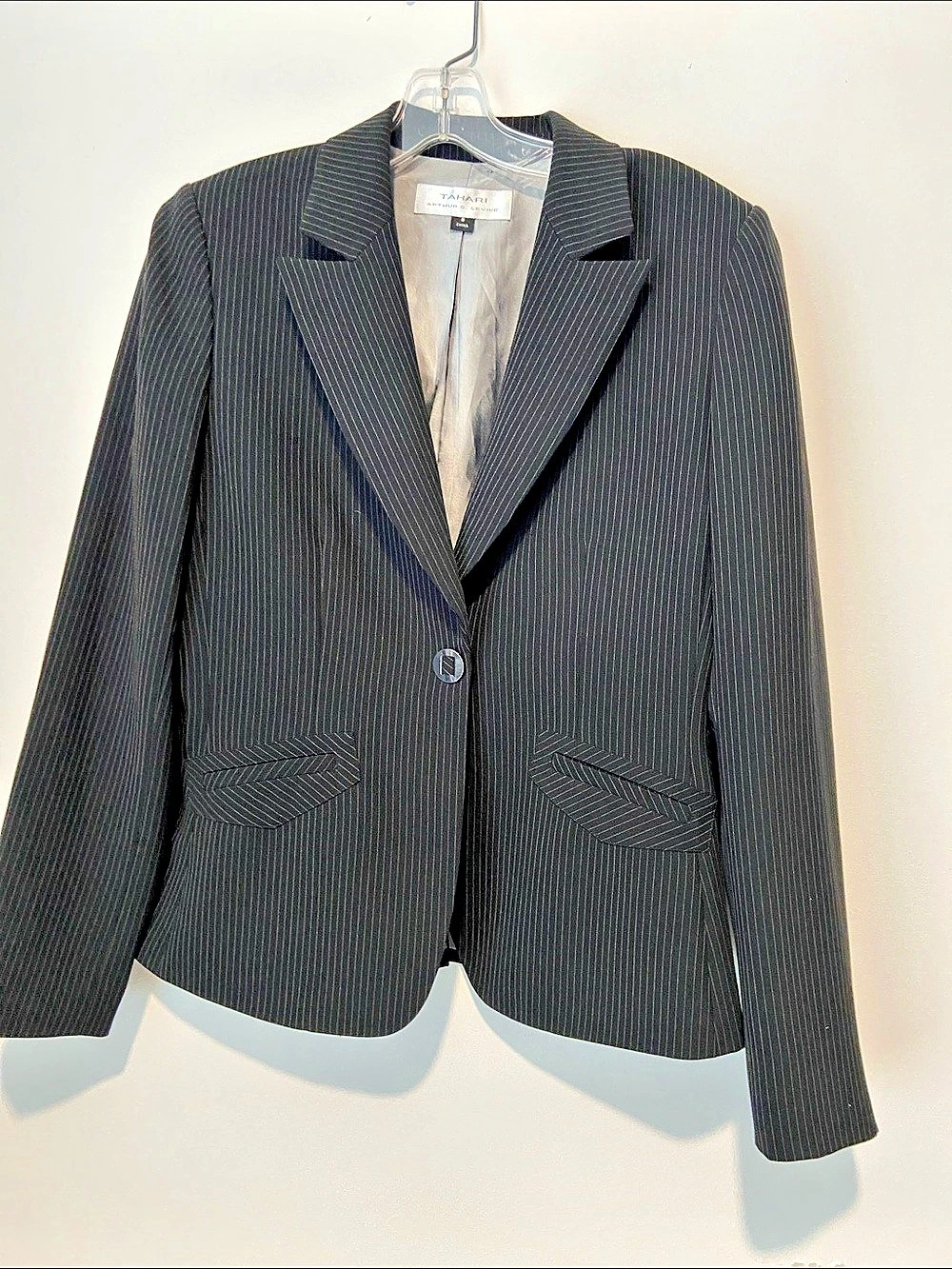 Tahari Arthur S. Levine Pinstripe Blazer in Black & White Size 8 Like New
